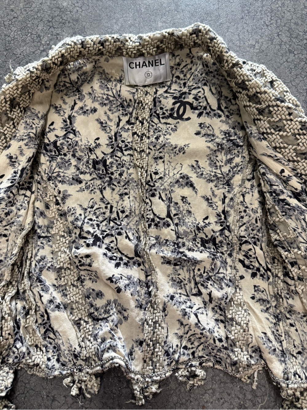 CHANEL Vintage Black & Beige Tweed Bouclé Jacket - Picture 5 of 15